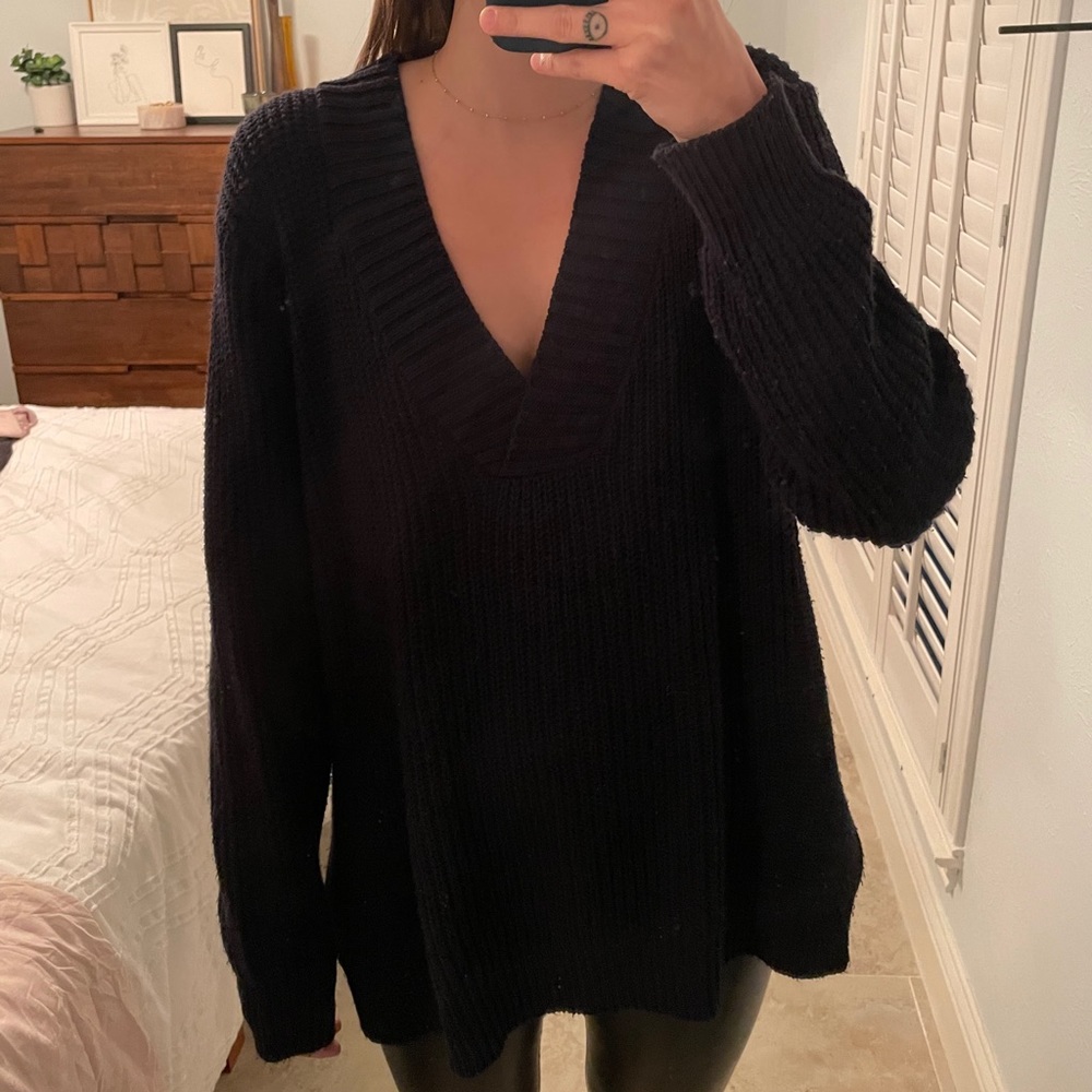 Urban Outfitters Long Sleeve Sweater - M